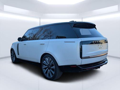 2025 Land Rover Range Rover P615 SV