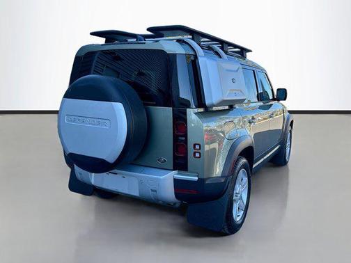 2022 Land Rover Defender 110 SE