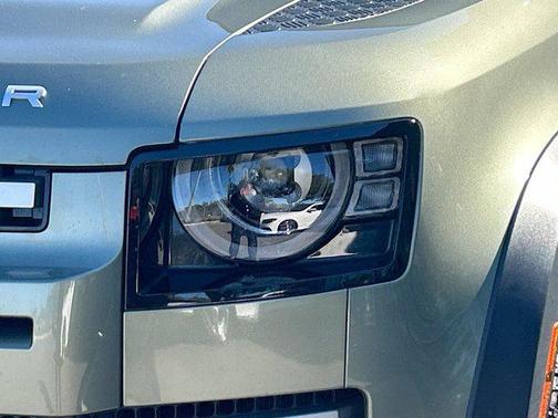 2022 Land Rover Defender 110 SE
