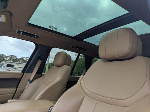2023 Land Rover Range Rover P530 SE