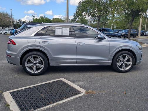 Florett Silver Metallic 2022 Audi Q8 55 Premium Plus