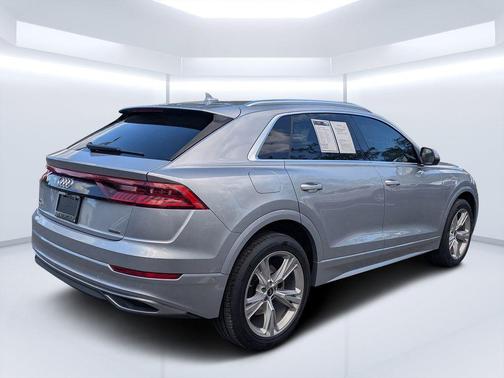 2022 Audi Q8 55 Premium Plus