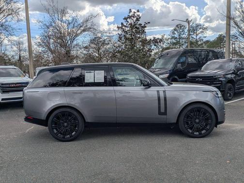2023 Land Rover Range Rover P530 SE