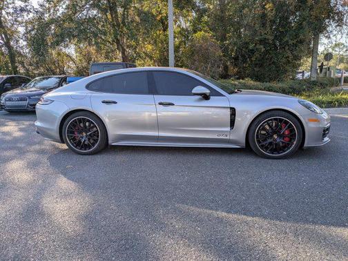 2019 Porsche Panamera GTS