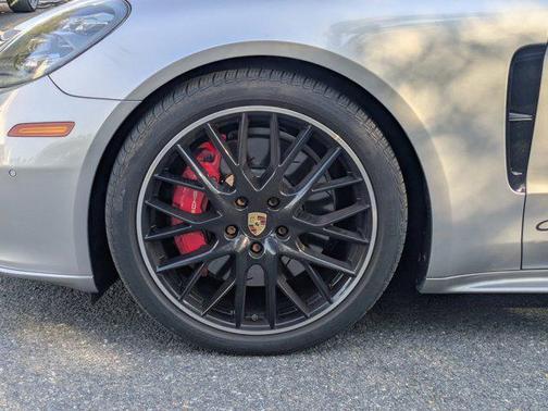 2019 Porsche Panamera GTS
