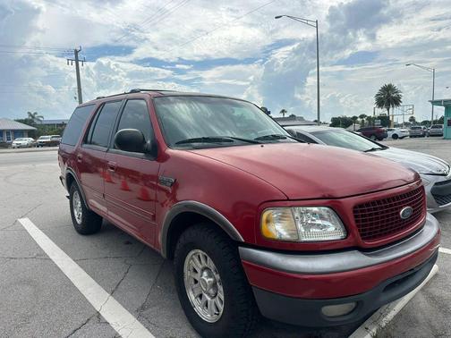 Red 2001 Ford Expedition XLT