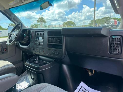 Summit White 2016 Chevrolet Express 3500 LT