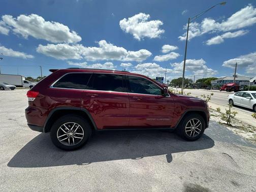 Velvet Red Pearlcoat 2018 Jeep Grand Cherokee Laredo E