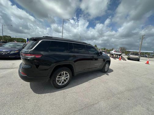 Diamond Black Crystal Pearlcoat 2021 Jeep Grand Cherokee L Laredo
