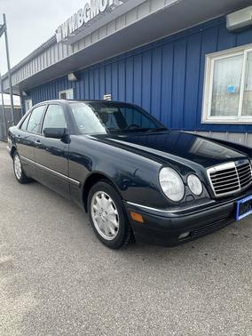 Black 1996 Mercedes-Benz E-Class 4dr Sdn 3.2L
