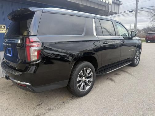 2023 Chevrolet Suburban LT
