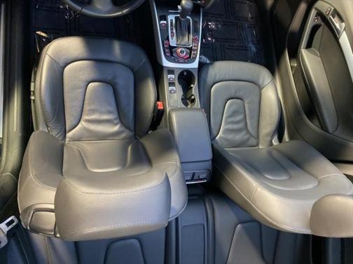 2010 Audi A5 2dr Cabriolet Auto quattro Premium Plus