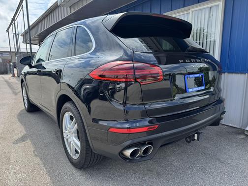 Black 2016 Porsche Cayenne Cayenne