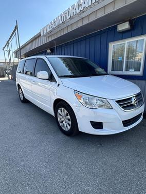 2014 Volkswagen Routan 4dr Wgn SE w/RSE & Navigation