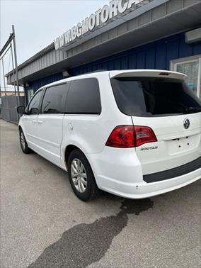 2014 Volkswagen Routan 4dr Wgn SE w/RSE & Navigation
