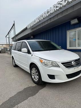 2014 Volkswagen Routan 4dr Wgn SE w/RSE & Navigation