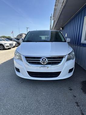 2014 Volkswagen Routan 4dr Wgn SE w/RSE & Navigation