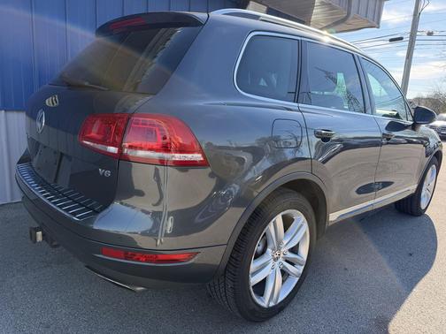 Gray 2014 Volkswagen Touareg 3.6L Sport