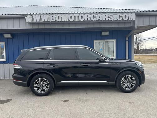 2022 Lincoln Aviator Livery AWD