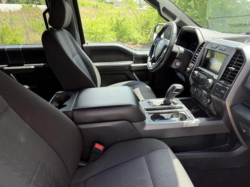 Black 2019 Ford F-150 XLT