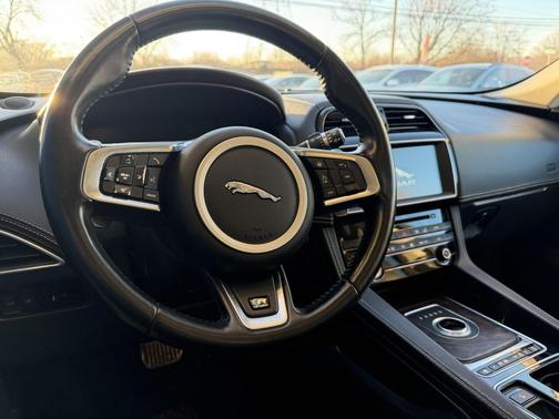 2018 Jaguar F-PACE 35t R-Sport