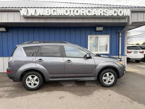 Gray 2009 Mitsubishi Outlander ES