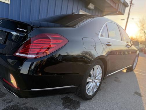 2015 Mercedes-Benz S-Class 4dr Sdn S 550 4MATIC