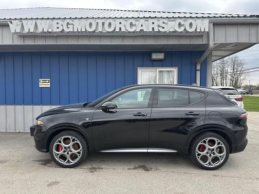 Black 2024 Alfa Romeo Tonale Ti EAWD