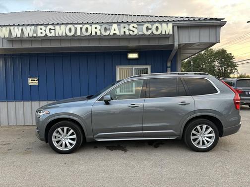 2016 Volvo XC90 T6 Momentum
