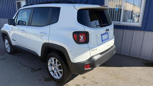 White 2022 Jeep Renegade Latitude