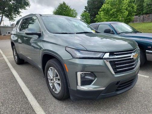 Silver Sage Metallic 2023 Chevrolet Traverse LT Cloth