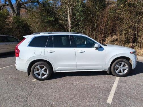 2018 Volvo XC90 T5 Momentum