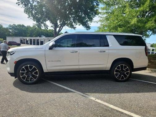 Iridescent Pearl Tricoat 2021 Chevrolet Suburban 4WD High Country