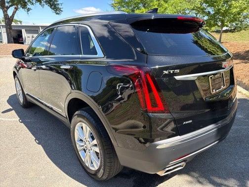 Stellar Black Metallic 2024 Cadillac XT5 Luxury