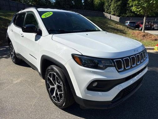 Bright White Clearcoat 2024 Jeep Compass Latitude