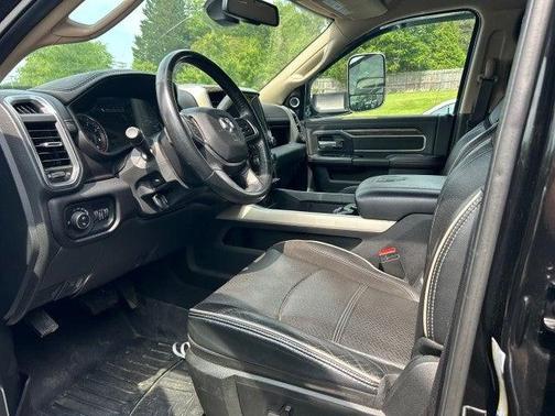 2021 RAM 3500 Laramie Crew Cab 4x4 8' Box