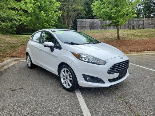 Oxford White 2016 Ford Fiesta SE