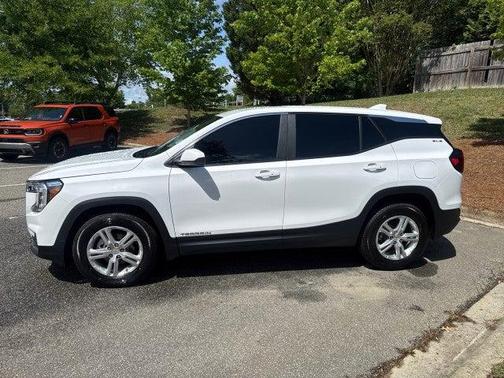 Summit White 2024 GMC Terrain SLE