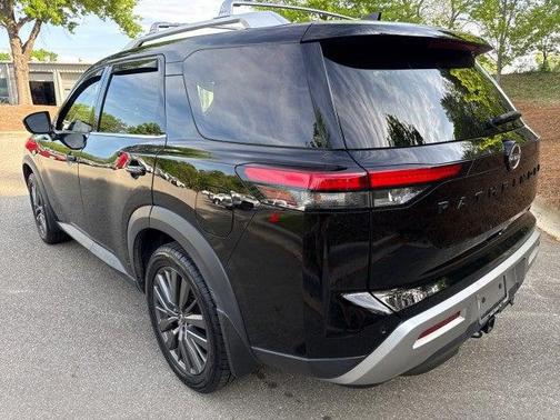 2022 Nissan Pathfinder SL 2WD