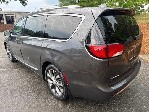 Granite Crystal Metallic Clearcoat 2017 Chrysler Pacifica Limited