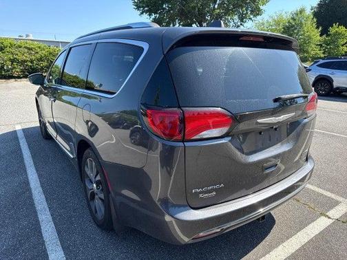 Granite Crystal Metallic Clearcoat 2017 Chrysler Pacifica Limited