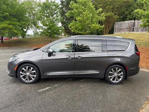 Granite Crystal Metallic Clearcoat 2017 Chrysler Pacifica Limited