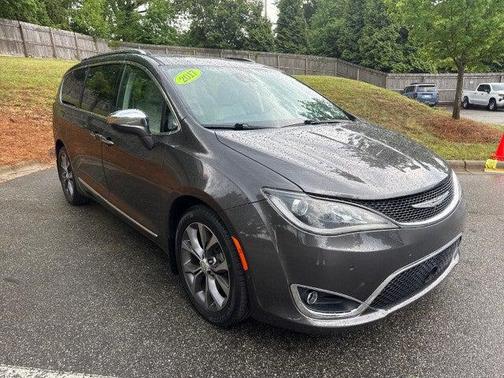 Granite Crystal Metallic Clearcoat 2017 Chrysler Pacifica Limited
