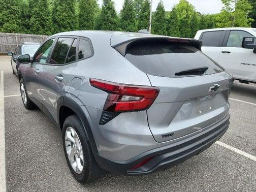 Sterling Gray Metallic 2024 Chevrolet Trax LS