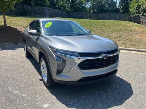 Sterling Gray Metallic 2024 Chevrolet Trax LS