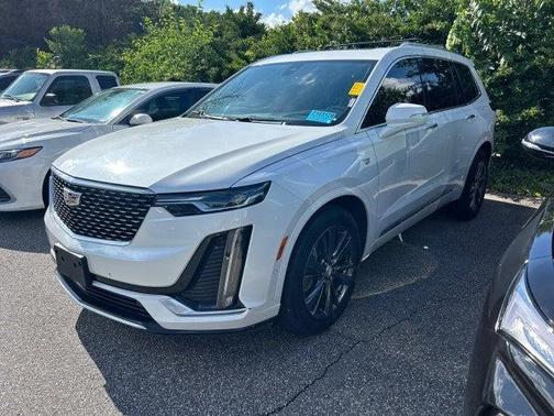 2022 Cadillac XT6 Premium Luxury FWD