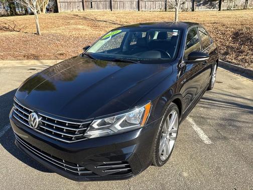 2017 Volkswagen Passat 1.8T R-Line w/Comfort