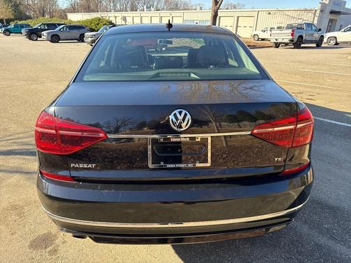 2017 Volkswagen Passat 1.8T R-Line w/Comfort