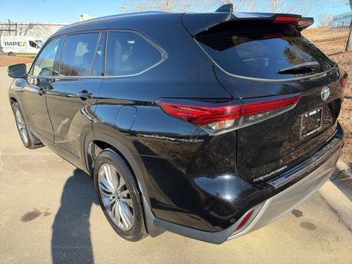 2023 Toyota Highlander Platinum