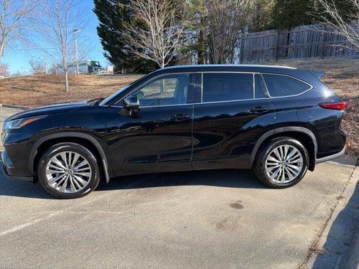 2023 Toyota Highlander Platinum